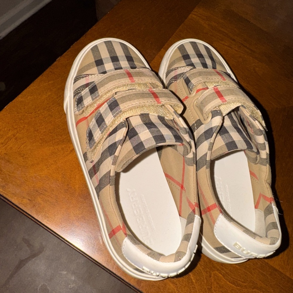 Kids Authetic burberry shoes
